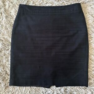 Ann Taylor Factory Black Fitted Knee Length Cotton Pencil Skirt size 8 textured